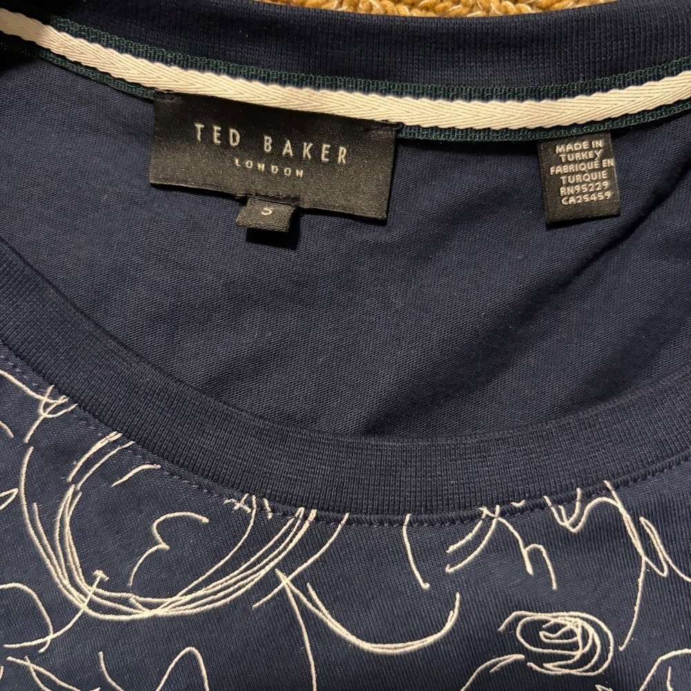 Ted Baker Men's Blue Art Print Luxury T-Shirt Size 5 | XL - Picture 2 of 2